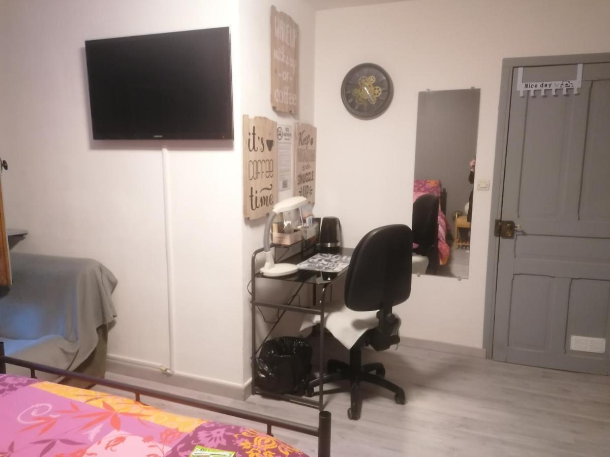 Chambres Dans Maison Familiale 圣吉隆 外观 照片